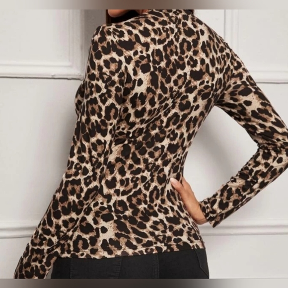☆ Leopard Print Long Sleeve - Picture 2 of 2